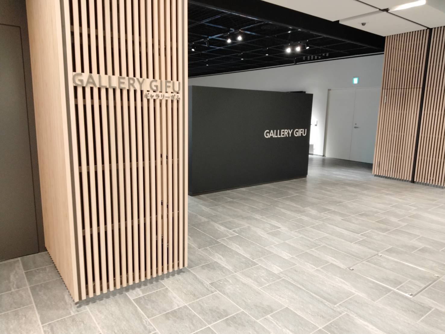 photo_gifu_gallery_entrance.jpg