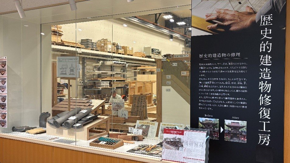 写真：文化財の修理作業