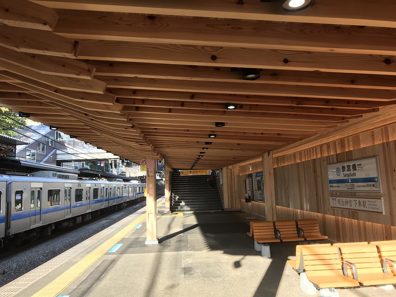 写真:鉄道駅(参宮橋駅)